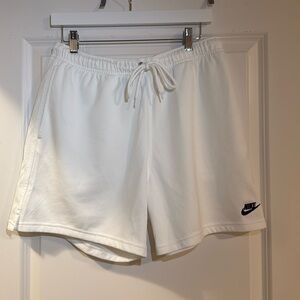 Men’s Nike Club Mesh Shorts Size Medium